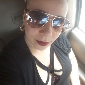 Meet your Posher, Yadira